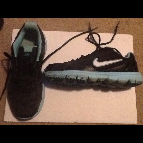 6.5Y Nike sneakers