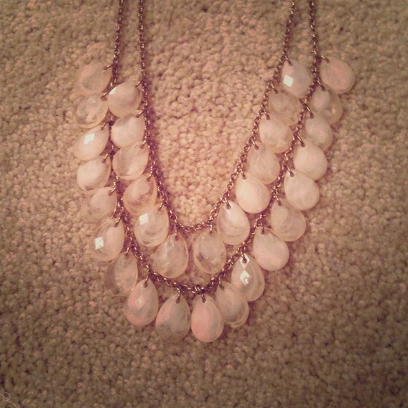 🚫TRADED🚫 Cream Statement Necklace