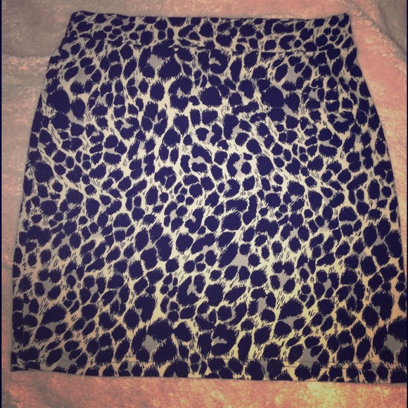 H&M Bodycon Gray Leopard Skirt