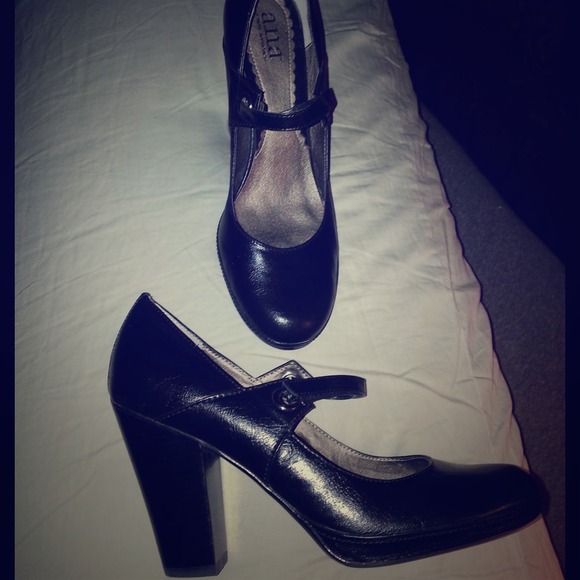 Mary Jane Style Pumps