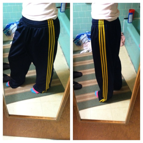 ⭐Adidas pants⭐ - Picture 3 of 4
