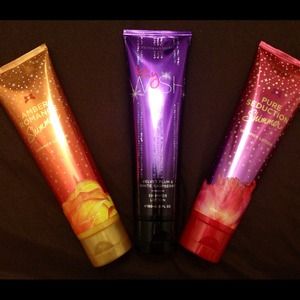 🚫 SOLD Victoria's Secret Fantasies shimmer lotion