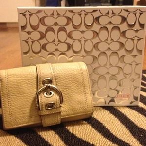 Authentic Coach wallet in nude pebble leather