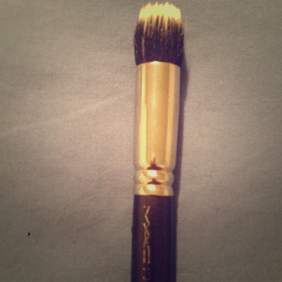 ⛔️SOLD⛔️ Short Due Fibre Brush 130