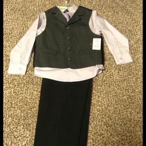 BOYS 5T suit. NEW