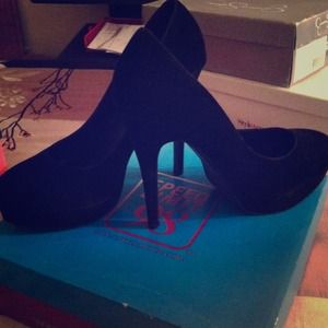 Black Suede Pump..only worn twice