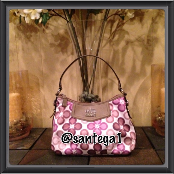 💥✋SOLD✋💥Small Coach Handbag