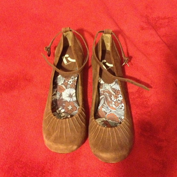 Brown Report Flats..