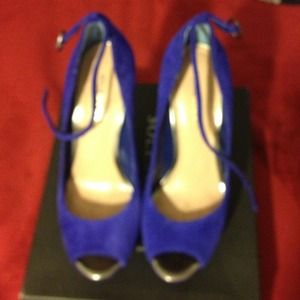 Blue Violet Wedges..💕