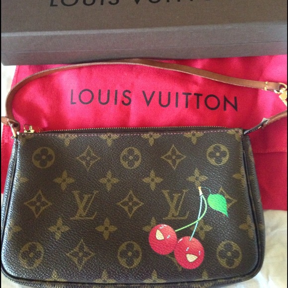 *****SOLD*******Louis Vuitton pochette