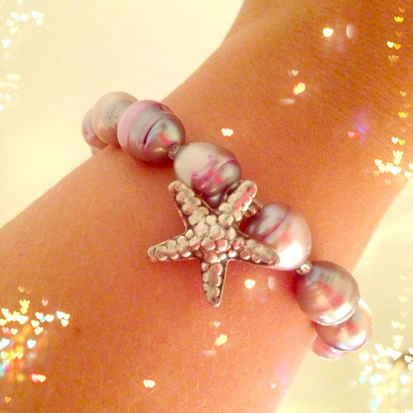 Jewelry - Lavender pearl and silver starfish bracelet.