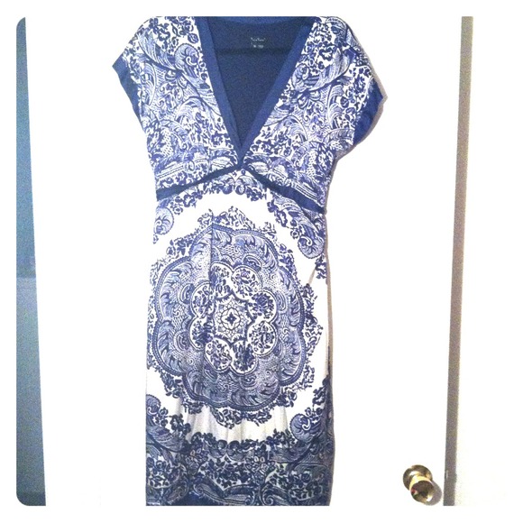Beautiful Asian inspired dress.