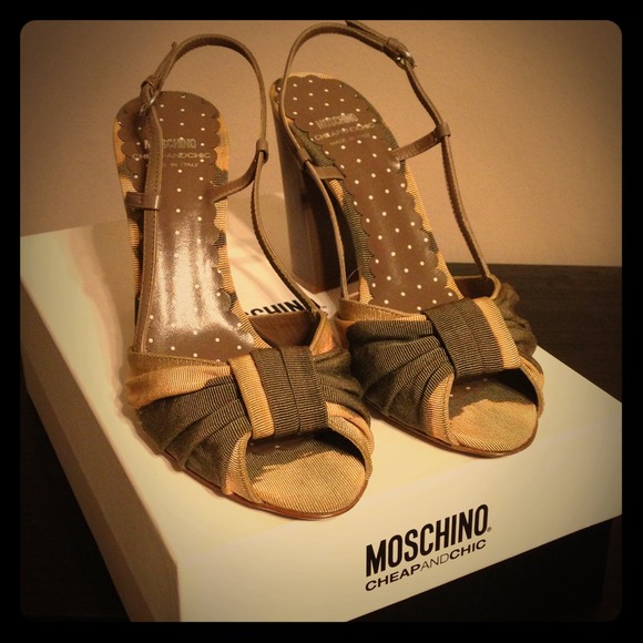 Brand NEW Moschino peep toe heels