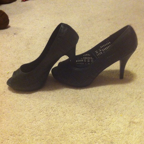 Black size 10 heels