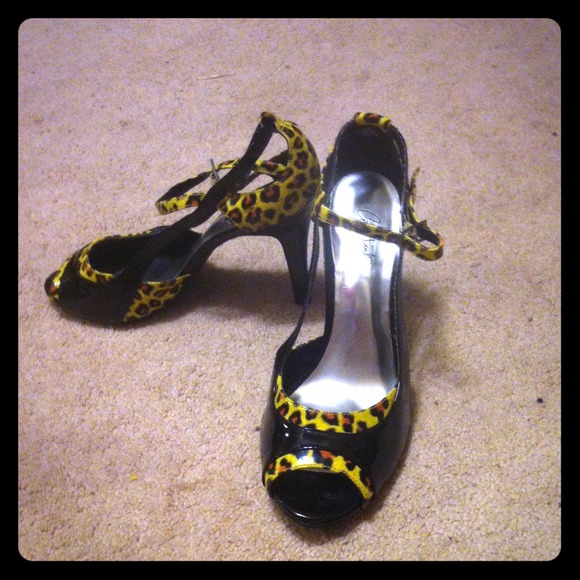 Heels - Picture 1 of 1