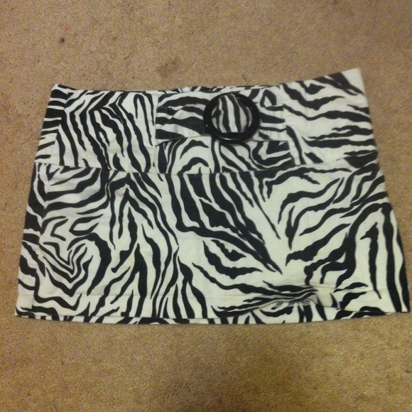 Dresses & Skirts - Zebra print mini skirt