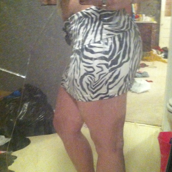 Zebra print mini skirt - Picture 3 of 3