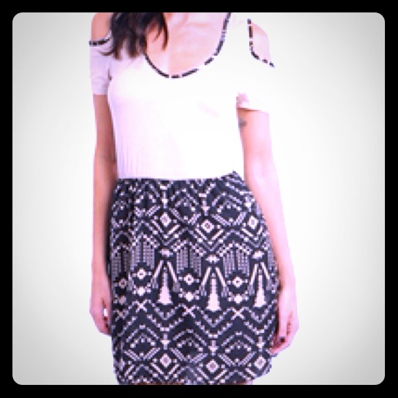 Dresses & Skirts - Tan & black dress👗