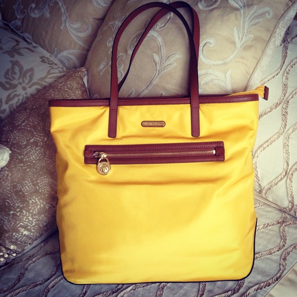 💯 Authentic Michael Kors Tote