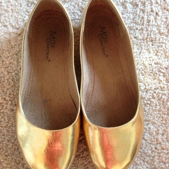 🚫SOLD🚫Gold flats