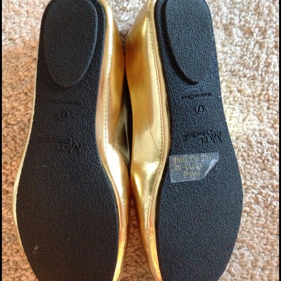 🚫SOLD🚫Gold flats - Picture 2 of 2