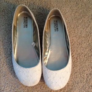 White lace flats