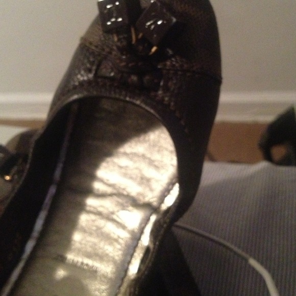Loui  flats... - Picture 1 of 3