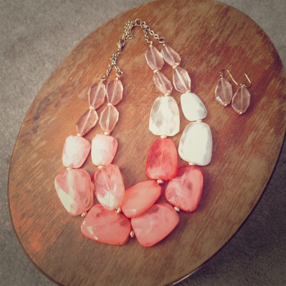 Gorgeous necklace and earring set