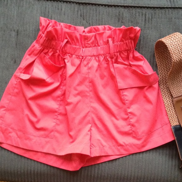Parachute shorts with belt