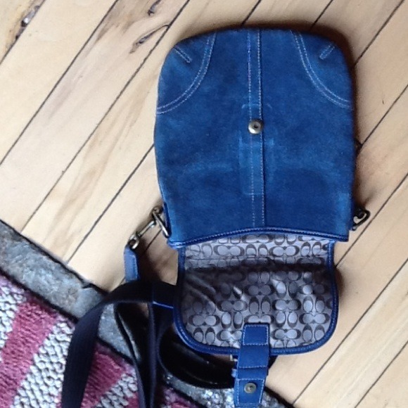 Coach Crossbody......Mint Condition - Picture 2 of 4