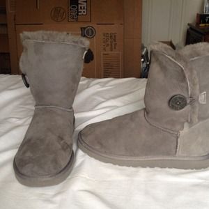 🚫HOLD🚫 Bailey Button UGG boots