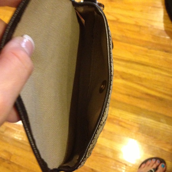 Authentic Dooney & Bourke wristlet - Picture 3 of 3