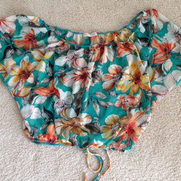 Super cute fun crop top