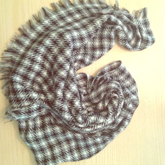 Houndstooth Scarf