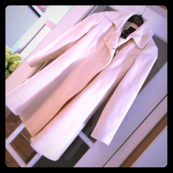 Bundled for jedwards... Gorgeous White Peacoat