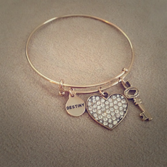 Jewelry - Heart & Key Charm Bracelet