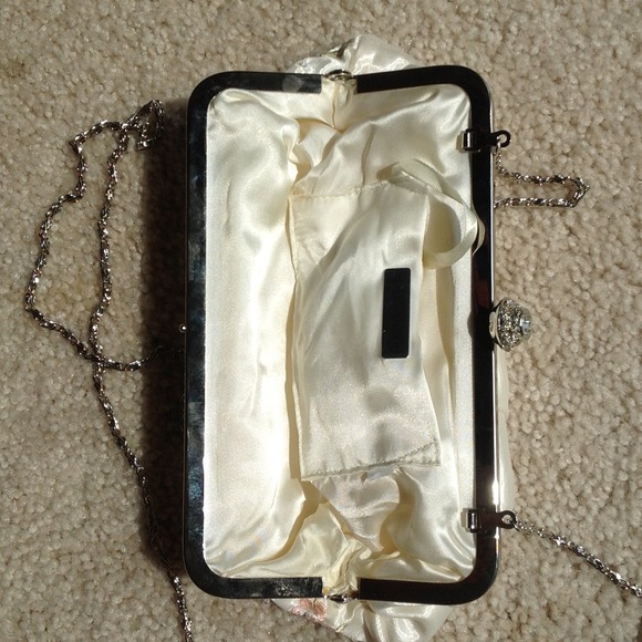 Gorgeous beaded floral convertible evening clutch! - Picture 2 of 3