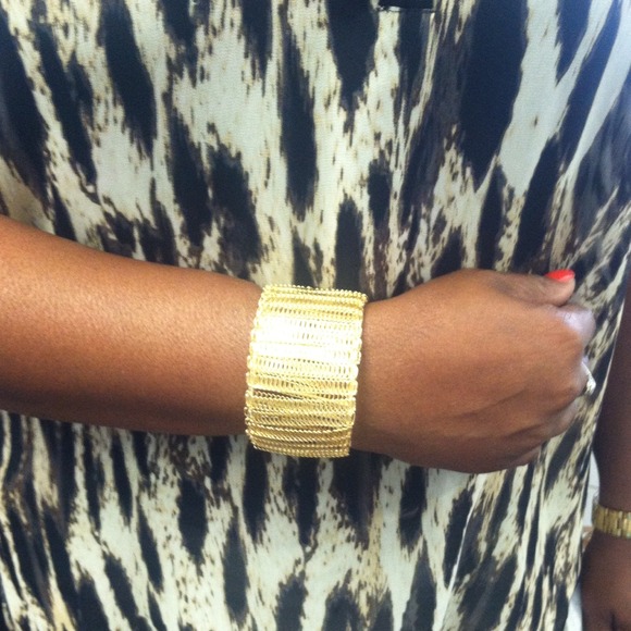 💜 sold 💜Gold tone bracelet