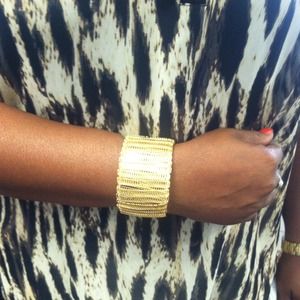 💜 sold 💜Gold tone bracelet