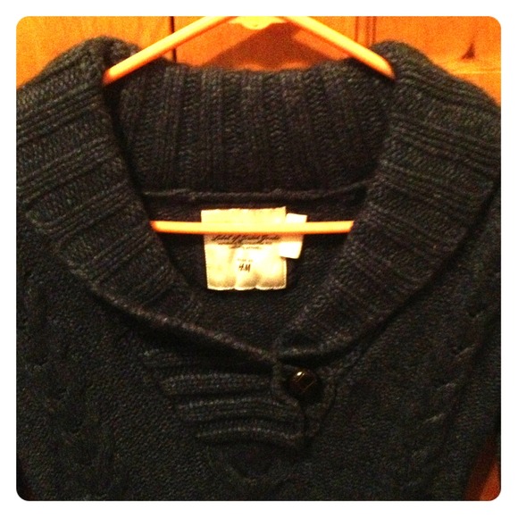 Additional pictures of H&M sweater
