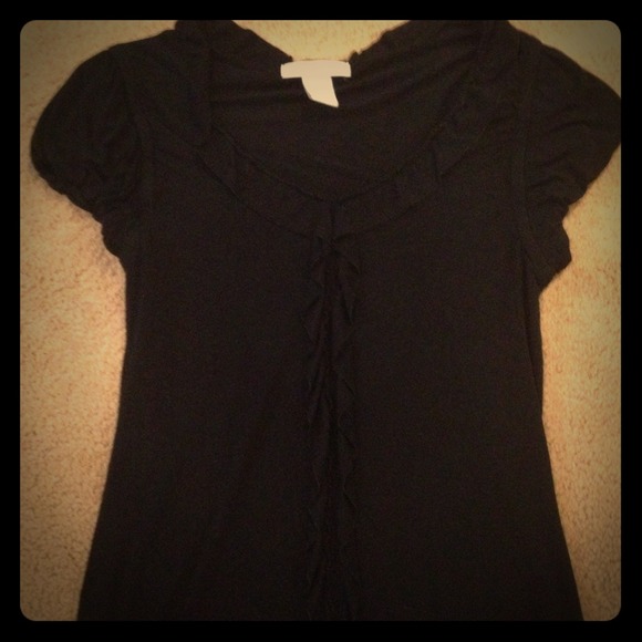Medium black ruffled short sleeve shirt