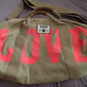 🌟REDUCED🌟 VS Pink Duffle Bag