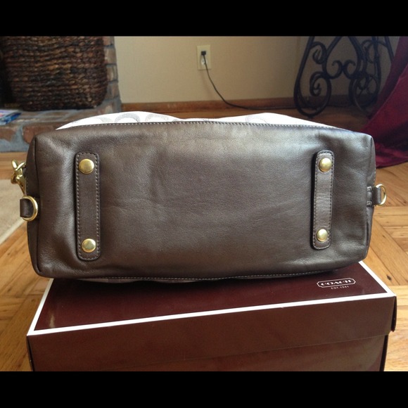 🌸🌸SOLD🌸🌸 Coach Ashley signature satchel - Picture 2 of 4