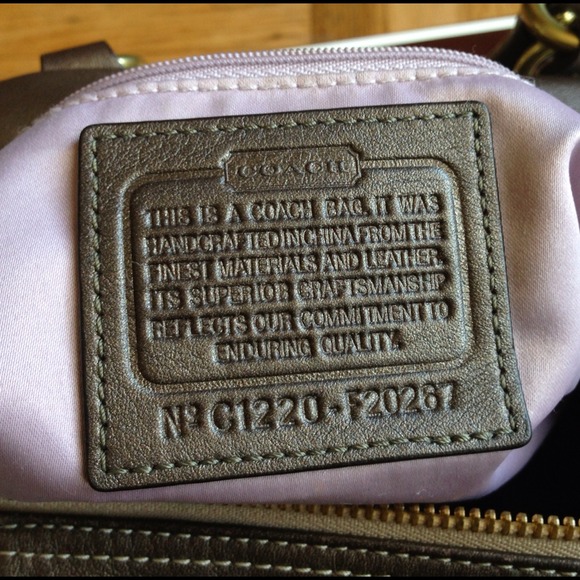 🌸🌸SOLD🌸🌸 Coach Ashley signature satchel - Picture 3 of 4