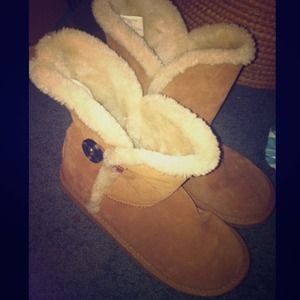 Tan American eagle boots