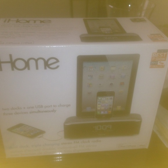 ihome two dock + one USB port charge three device