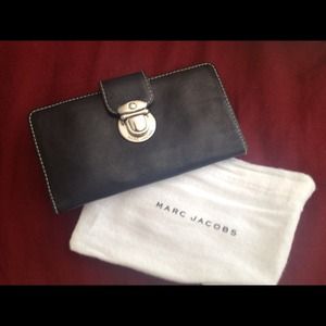 Final Discount!! AUTHENTIC MARC JACOBS wallet