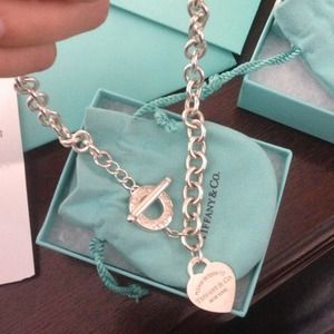 Tiffany&Co. Heart toggle necklace