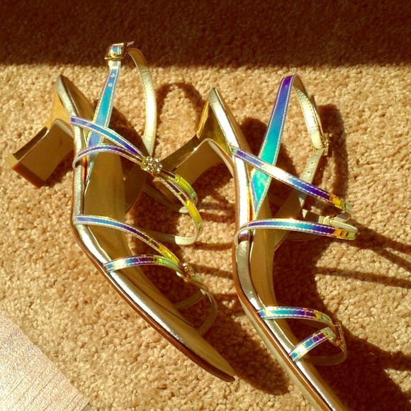 Gold holographic sandal✨