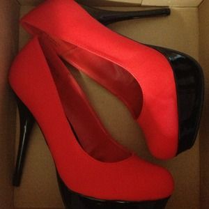 🆕 Red & black heels